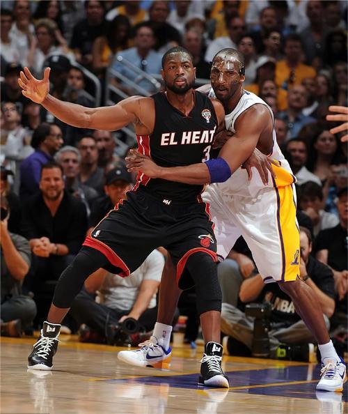 的女中锋首